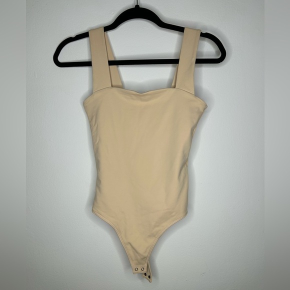 Abercrombie & Fitch Double Layered Seamless Fabric Square neck Bodysuit - Picture 2 of 6